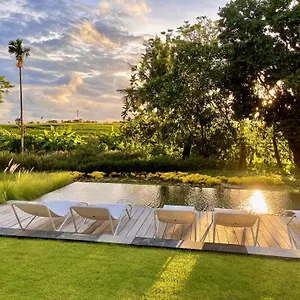 La Maison D'ulysse - Luxury 4br Surrounded By Rice Paddies Villa Kerobokan